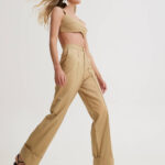 HIGH-WAISTED PANTS WITH FRILLS AND TURN-UPS